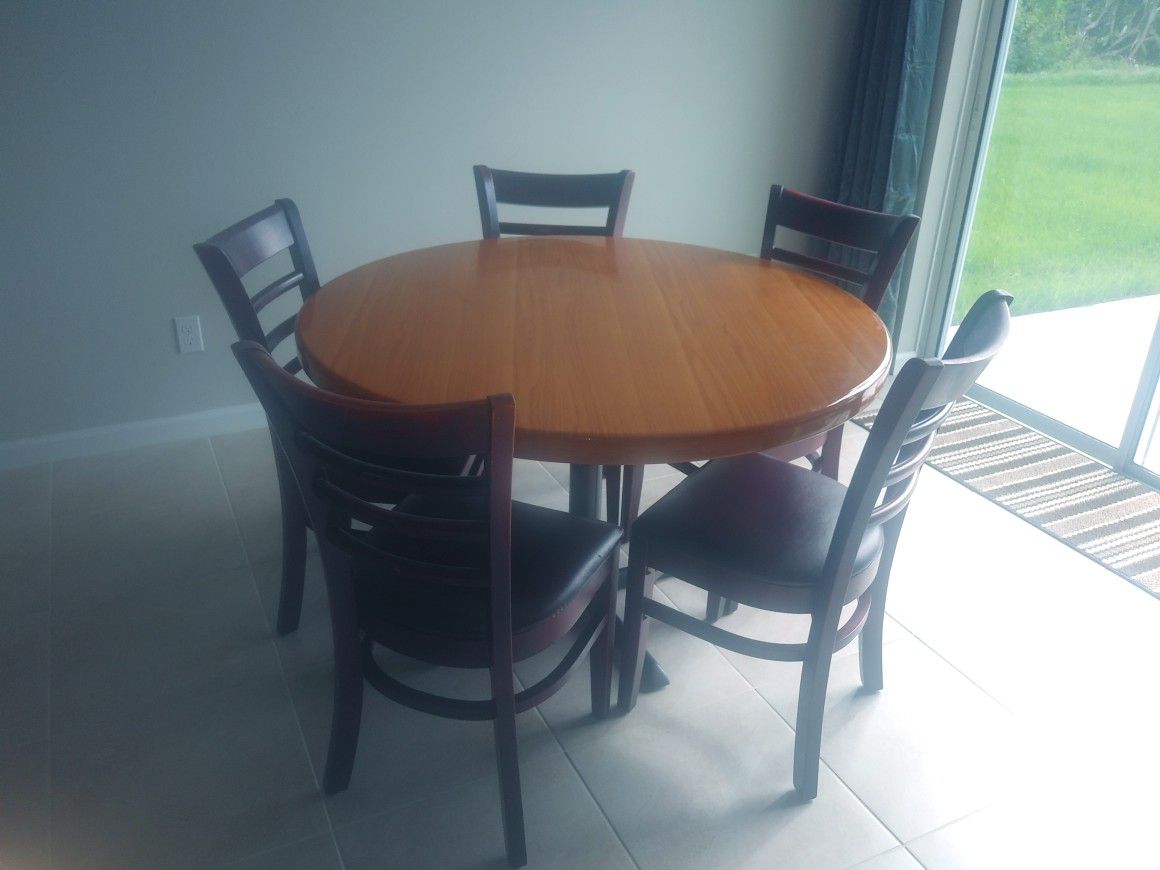 4 ft round Table with 5 chairs
