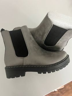 Chelsea boots Size 7 - New