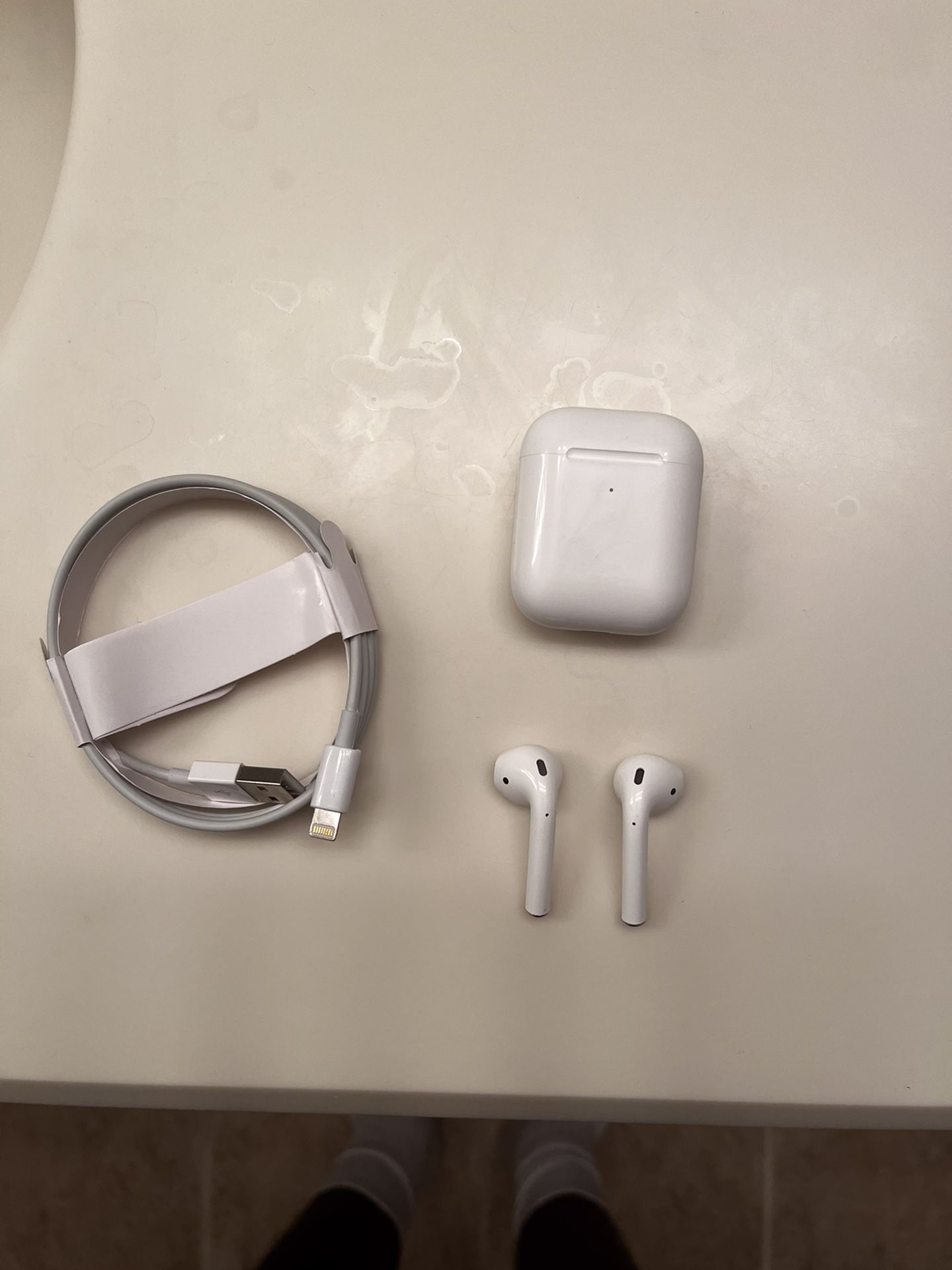White Airpods Bluetooth Earbuds With Charging Case
