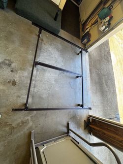 King size heavy duty bed frame w/6 roller casters