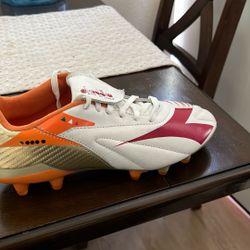 Diadora Leather Size 6 M 7.5W