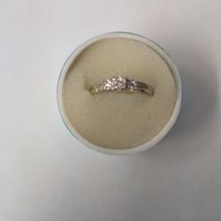 10kt White Gold Diamond Ring