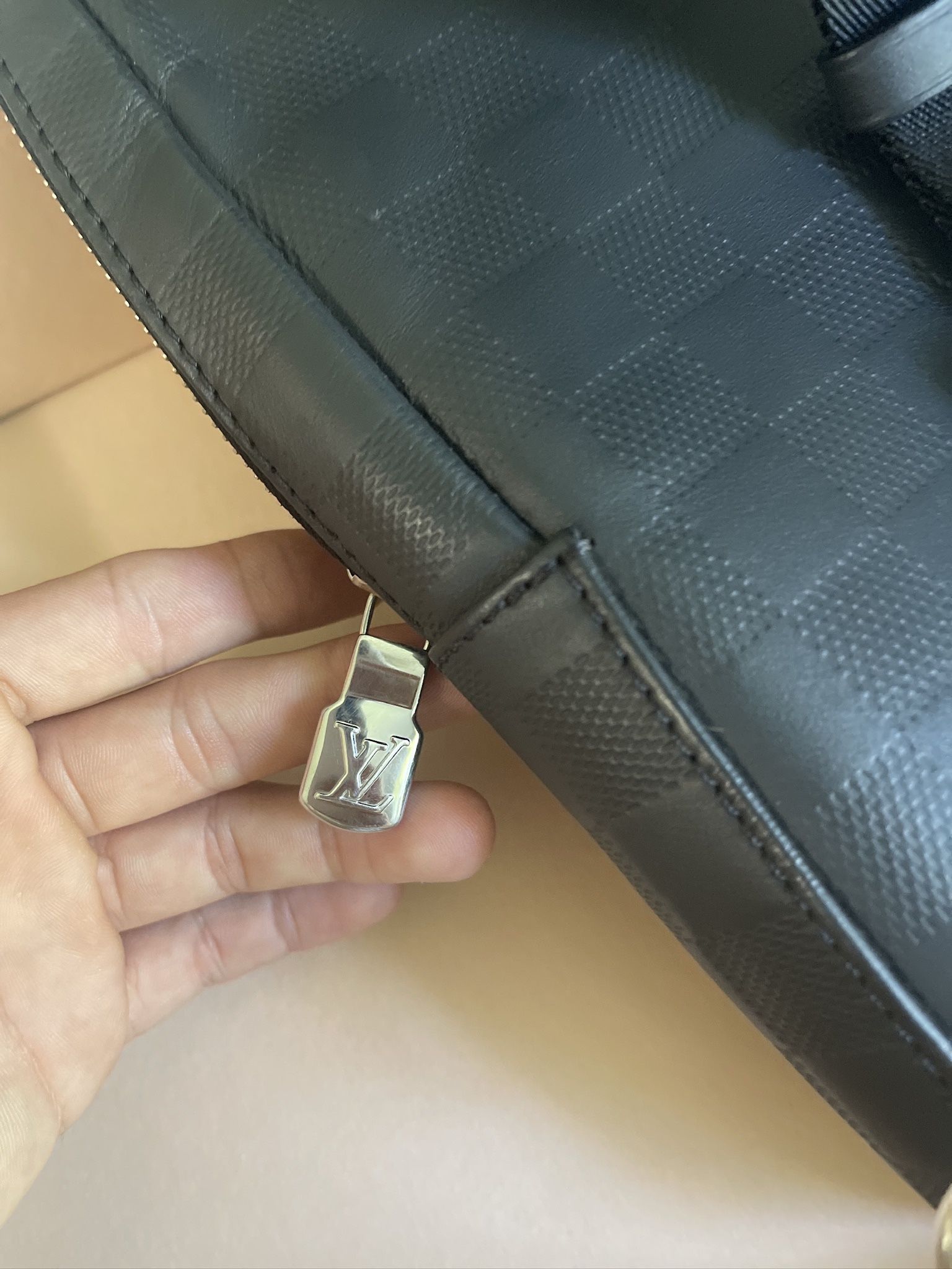 Louis Vuitton Avenue Sling Bag for Sale in Bridgewater, MA - OfferUp