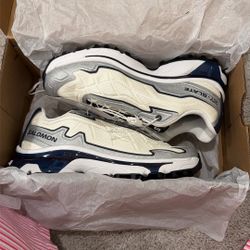 Salomon Sneakers Size 6 Women 