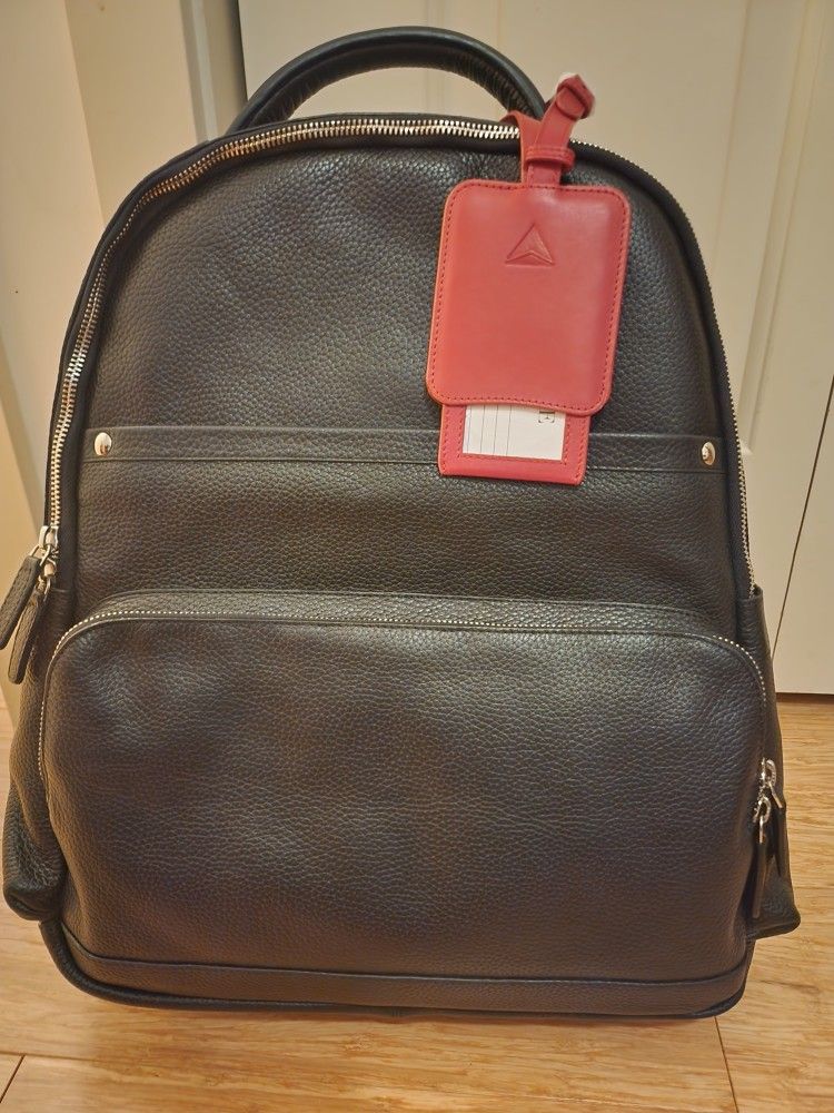 New with Tags Stylish ROYCE Full Grain Leather Backpack
