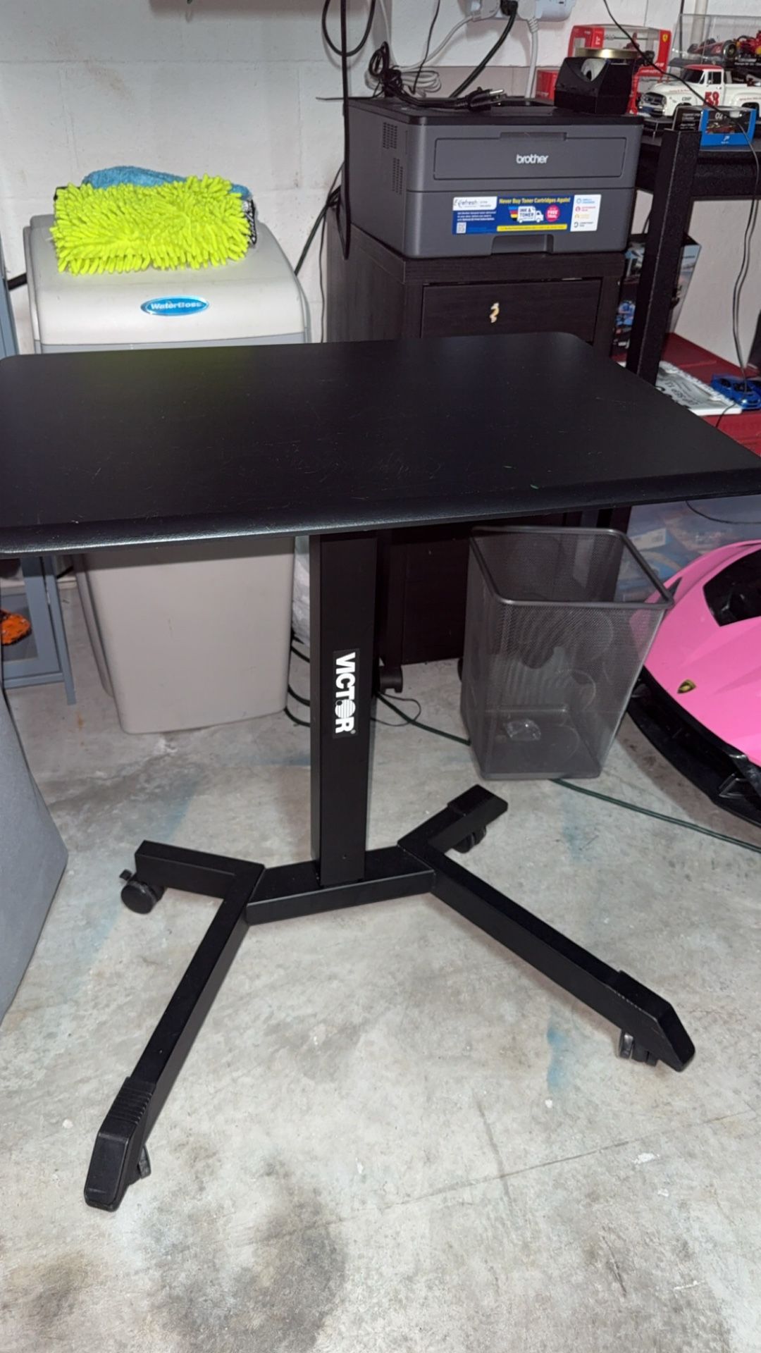 Victor Mobile Table