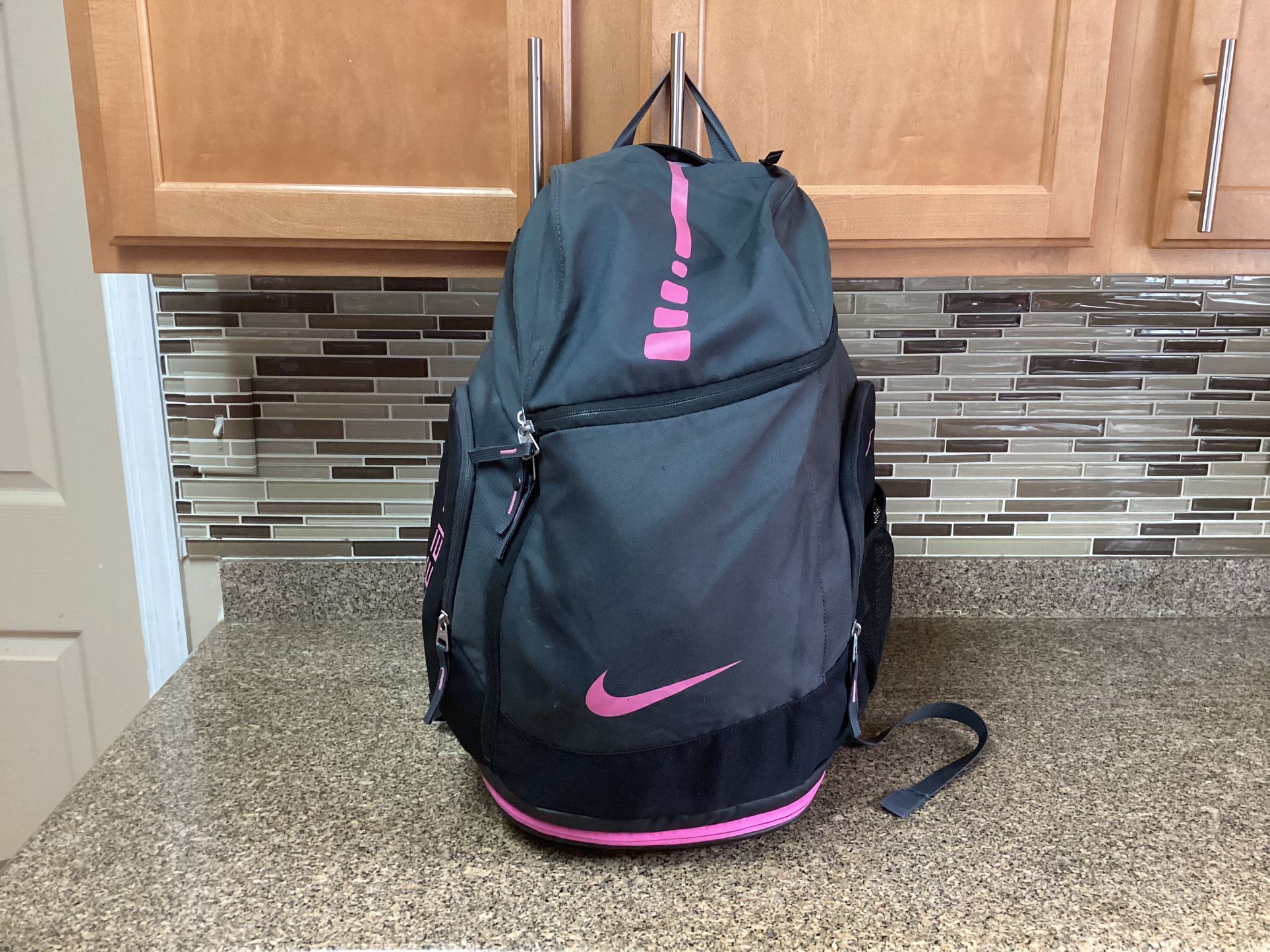 Familielid Armoedig Overtuiging Nike Elite Max Air Backpack for Sale in Northfield, NJ - OfferUp