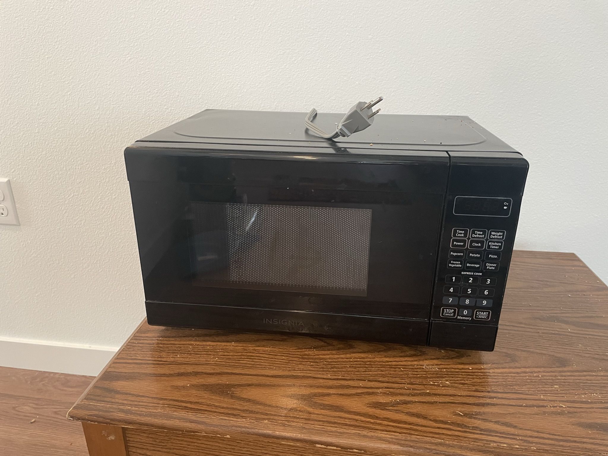 For Sale 1000 watt Microwave Price 30 for Sale in Bellevue, WA OfferUp