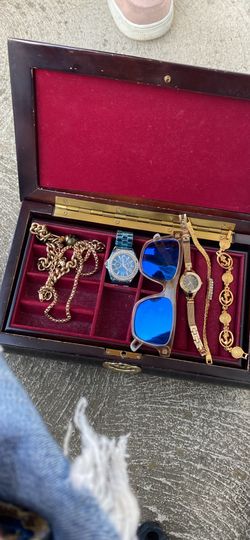 Jewlrey box with jewlrey