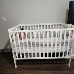 Baby crib and mattress combo