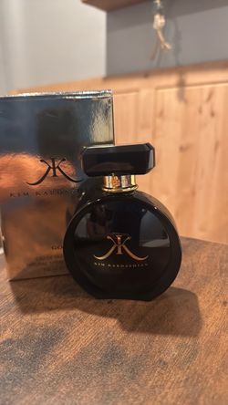 Kim Kardashian - Gold