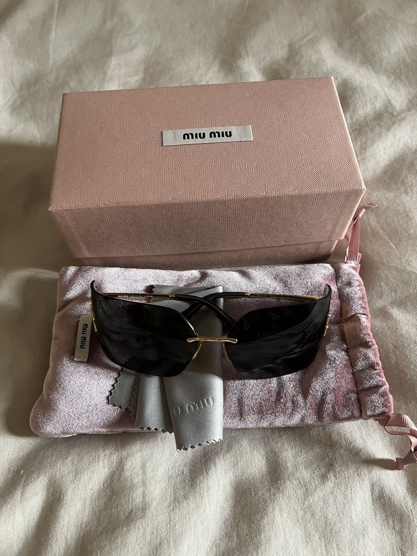 AUTHENTIC Miu Miu 54ys Sunglasses