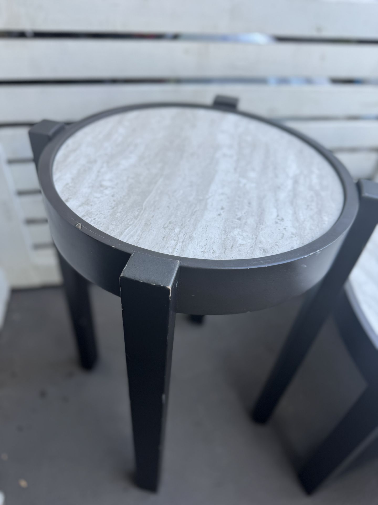 🪑 Modern 3-Piece Round Accent & Coffee Table Set – Excellent Condition!