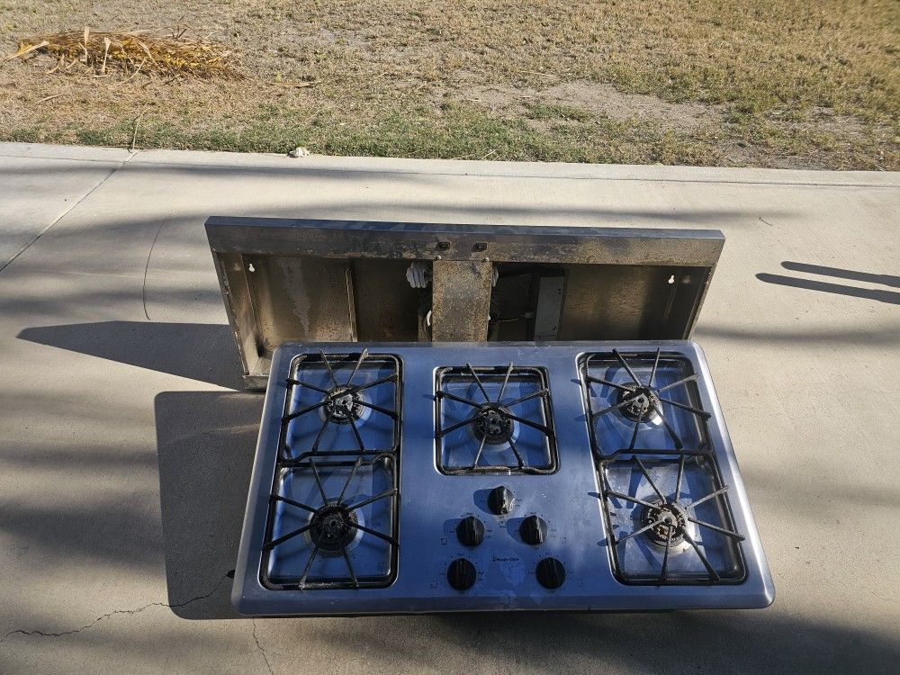 Magic Chef 5 Burner Oven top With Hood