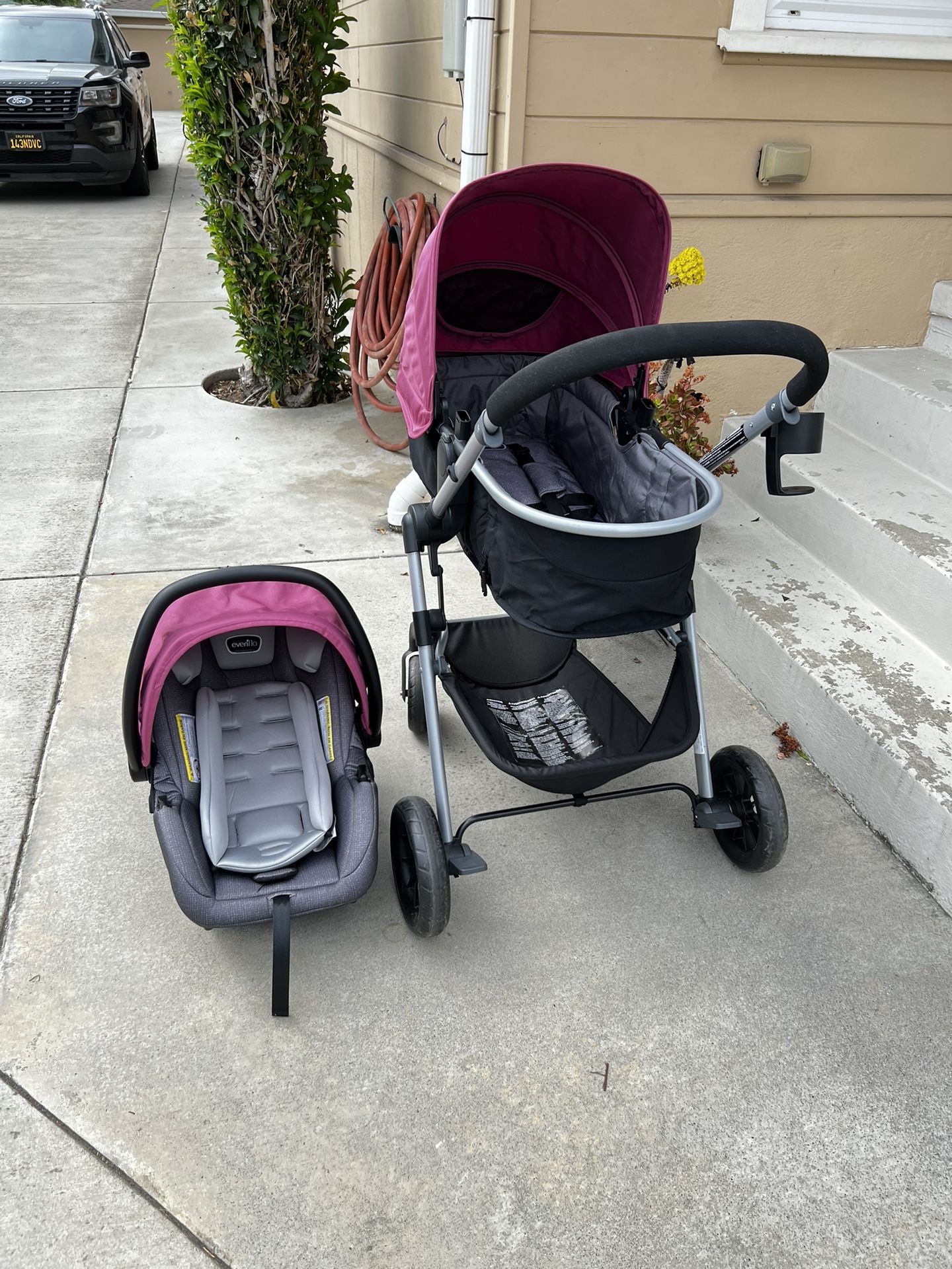 FREEBIE INCLUDED) Like New Evenflo Pivot Modular Travel System