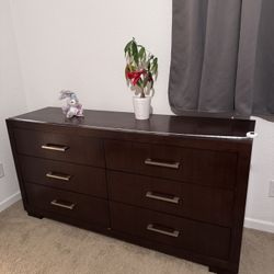 solid wood dresser+ nightstand+ mirror