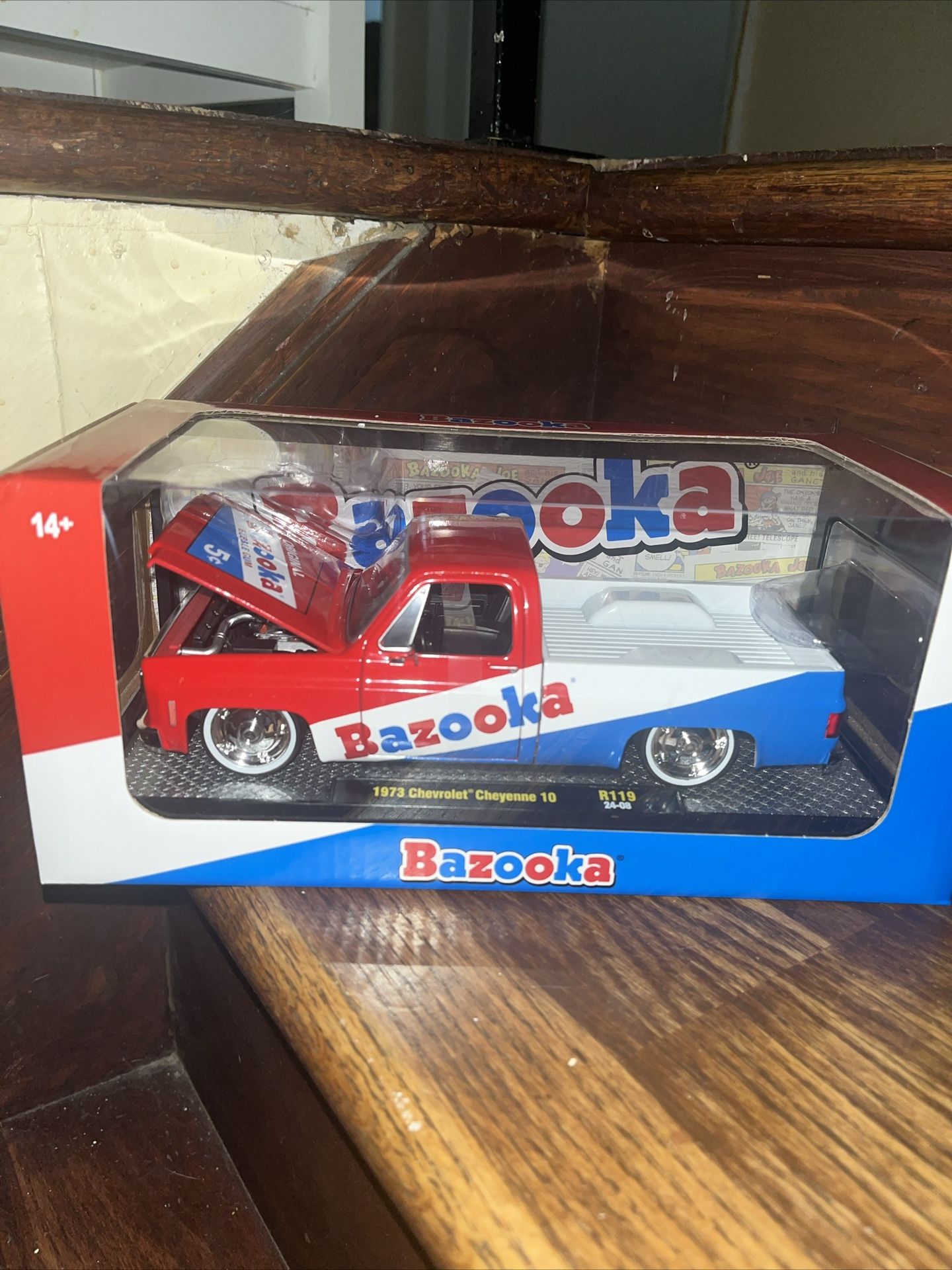 M2 Machines 1973 Chevrolet Cheyenne 10 Squarebody Bazooka 1