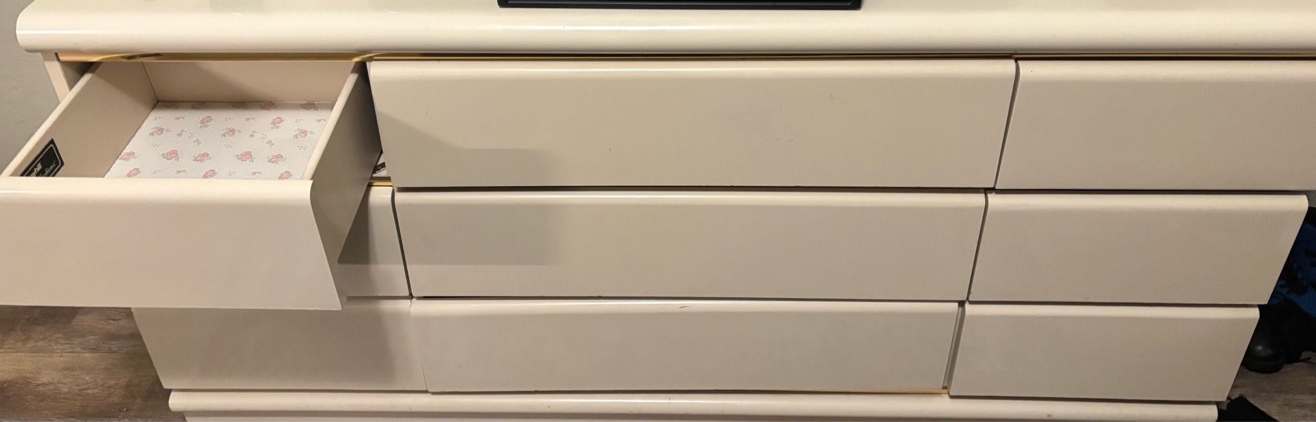 Broyhill white dresser