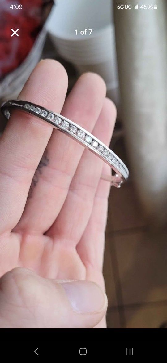 14kt White Gold 17 Diamonds Bracelet