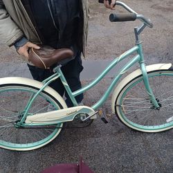 Women's Green Shwinn Huffy Bike