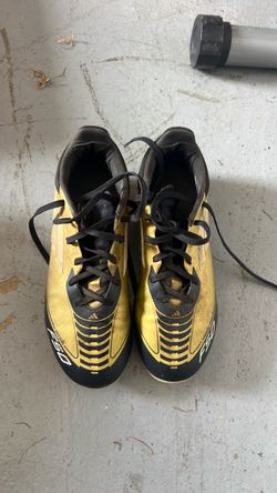 Kids 6.5 soccer cleats