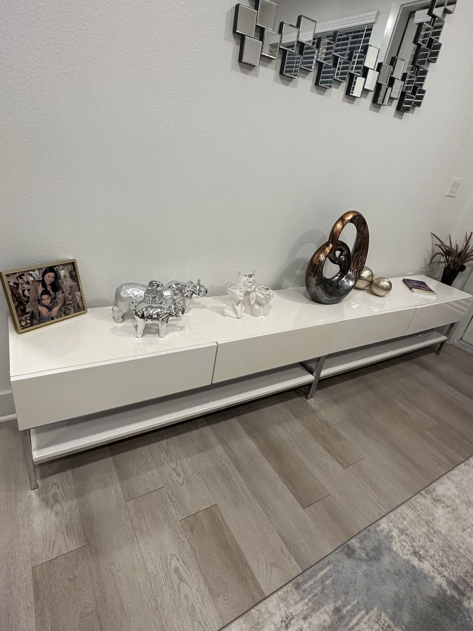 2 White Glossy Tv Stands 