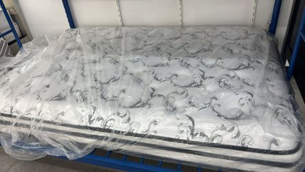 Chime 8 Inch Innerspring Full Mattress M69521