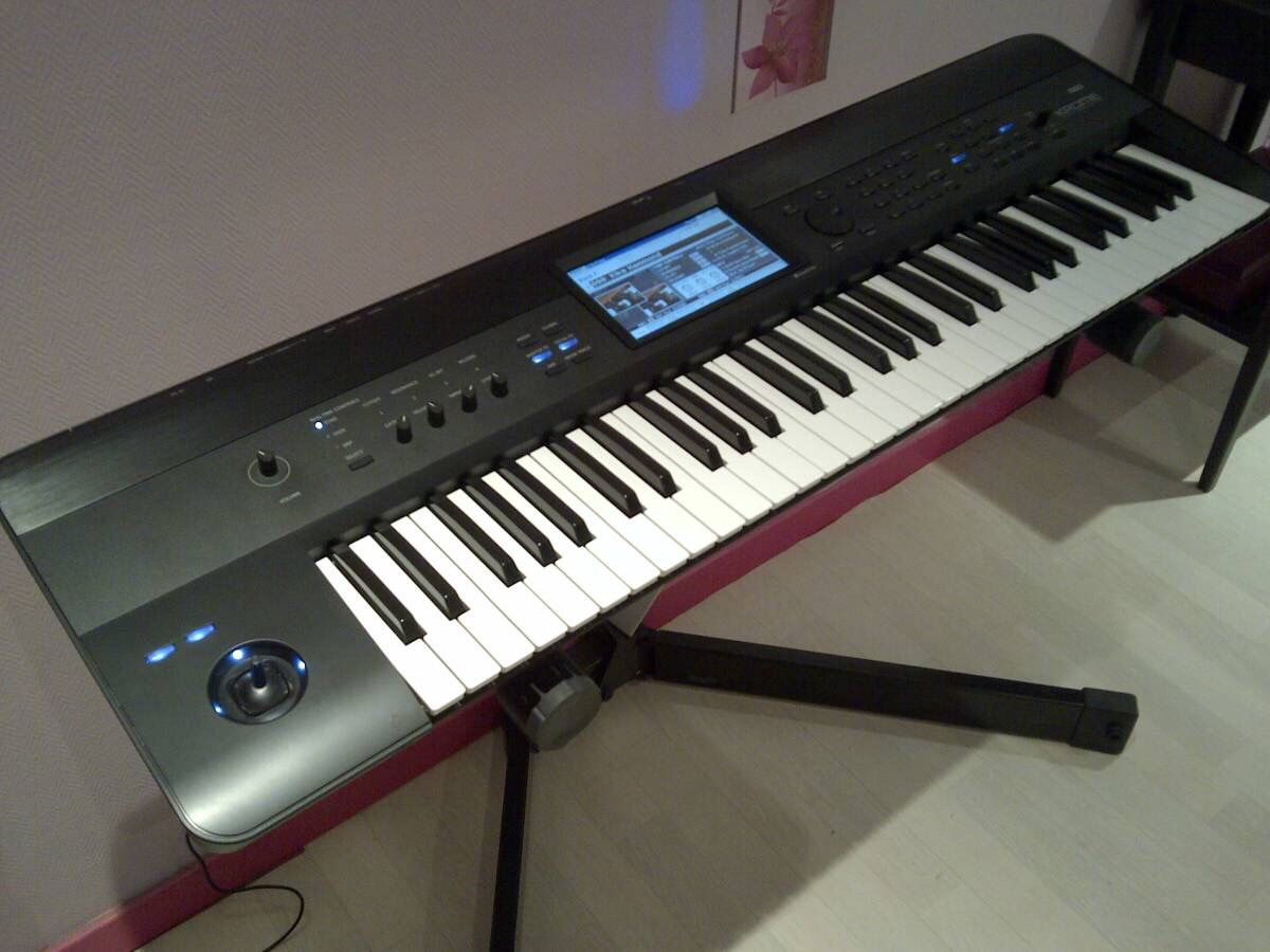 Korg Krome 61-Key Music Workstation & Performance Keyboard