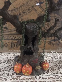 Dept 56 Halloween Tree