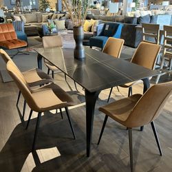Table and 6 Chairs 