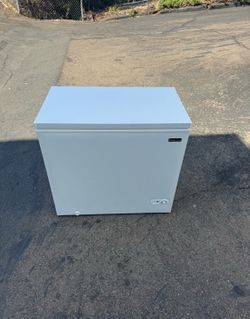 Large deep chest freezer delivery available