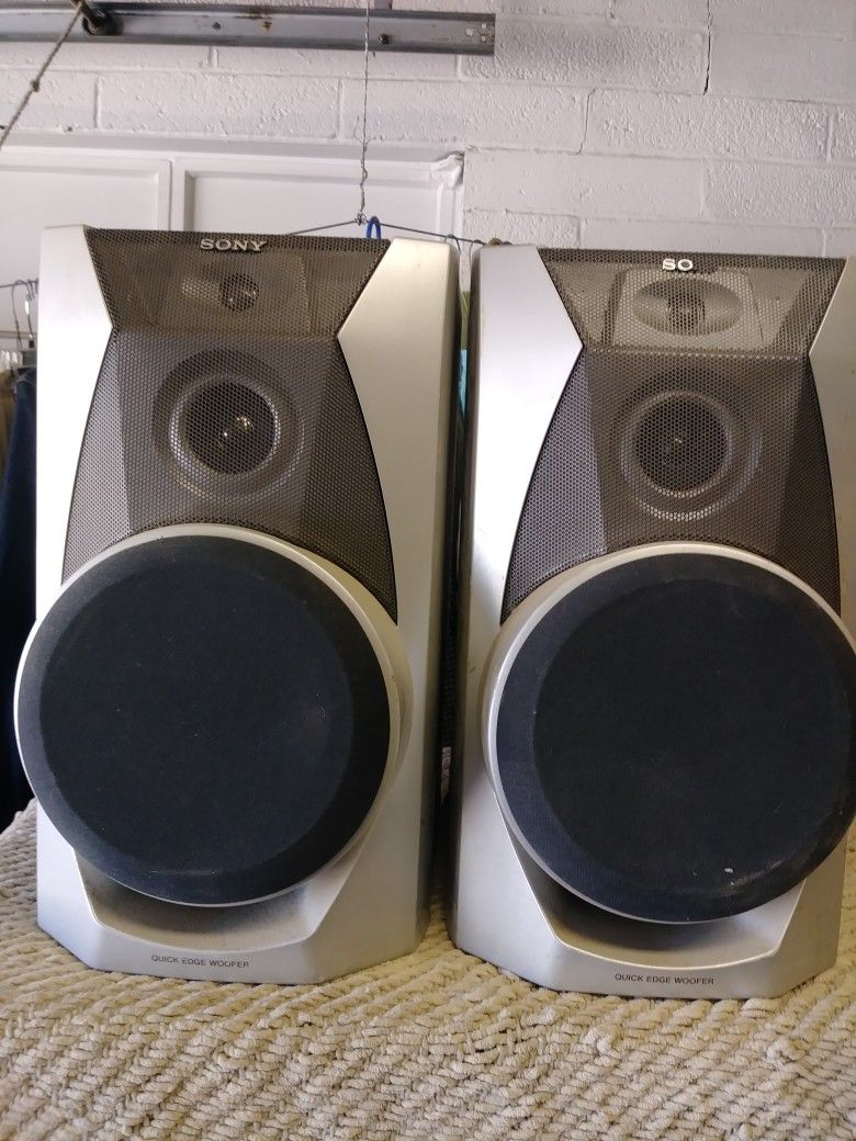 2 Sony Speackers Used