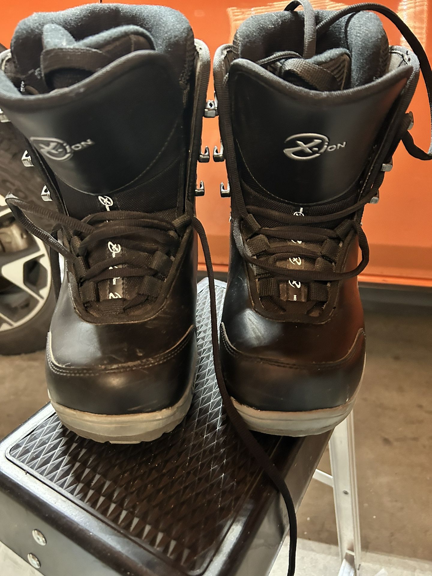 Snow Boarding Boots Women’s 6.5/ Boys 5
