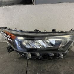 2019-2020-2021 TOYOTA RAV4 RIGHT HEADLIGHT OEM USED