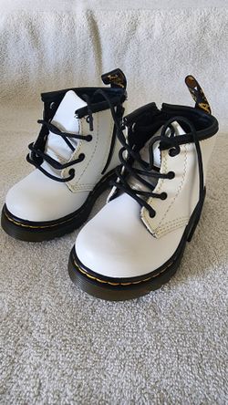 Girls boots