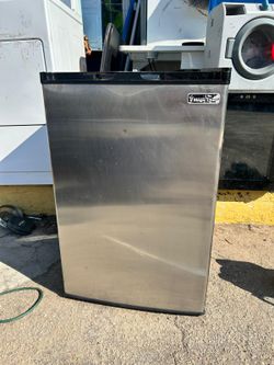 Magic Chef mini Freezer