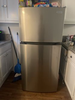 Refrigerator (Frigidaire) 