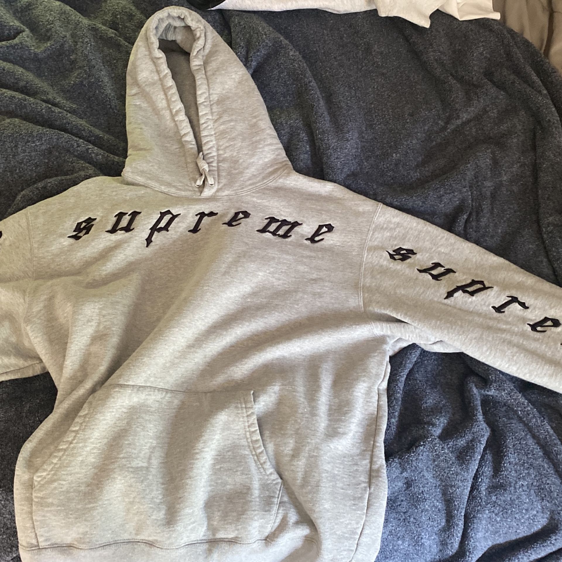 Supreme Hoodie