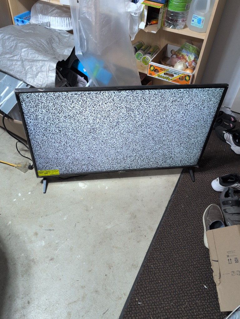 LG 49" 4K Smart TV (Model 49UK6090PUA