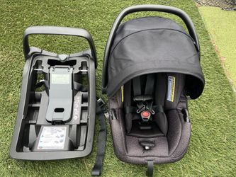 Infant car seat (in Des Moines/Kent) Evenflo Pivot almost new