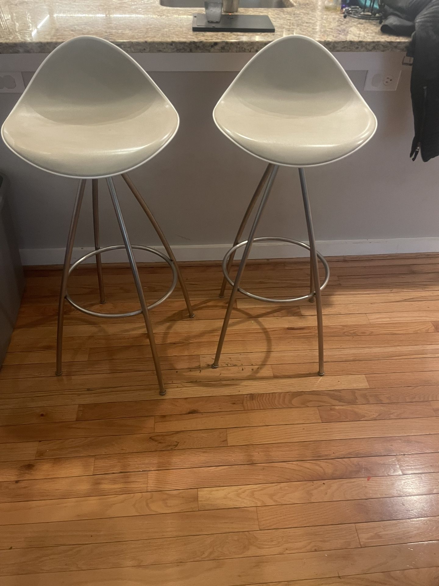 2 Bar Stools