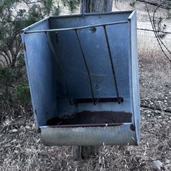 Fence/Wall Hay Feeder