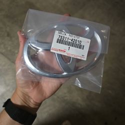 Toyota Emblem Radiator