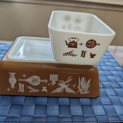 Pyrex Early American Refrigerator Dish 