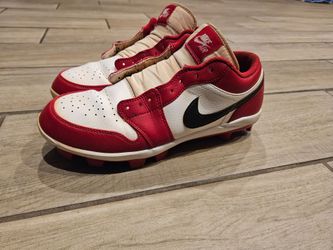 Boy baseball cleats