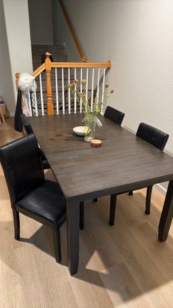 Dining table set $270