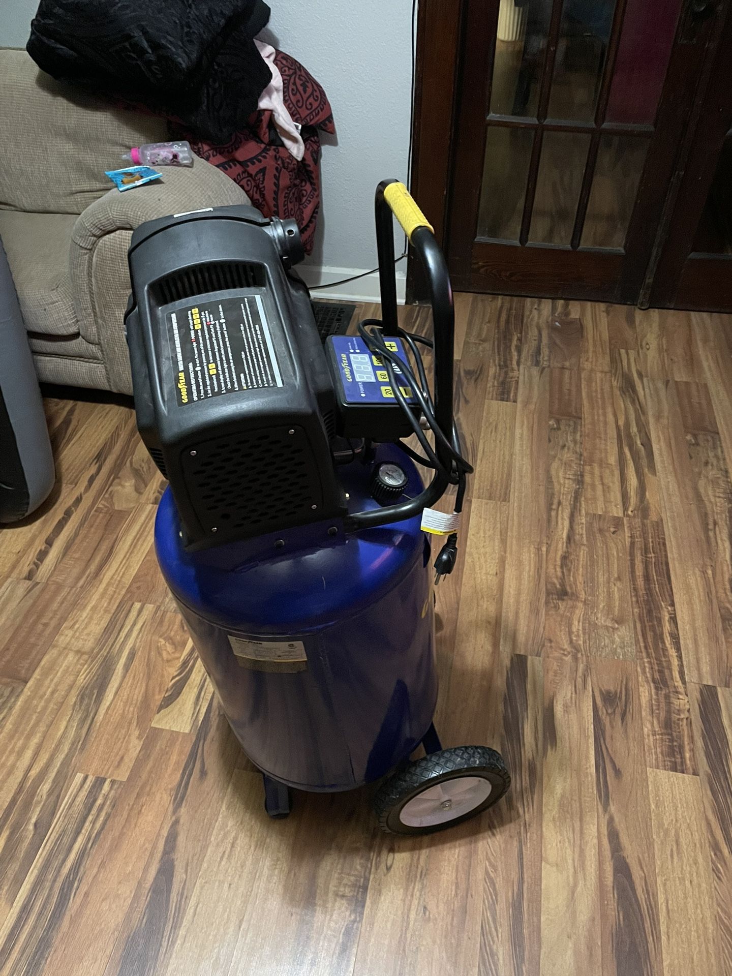 Goodyear Air Compressor. 20 Gallon 165 Max Psi Vertical Portable