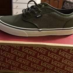 Men’s Vans Size 9.5