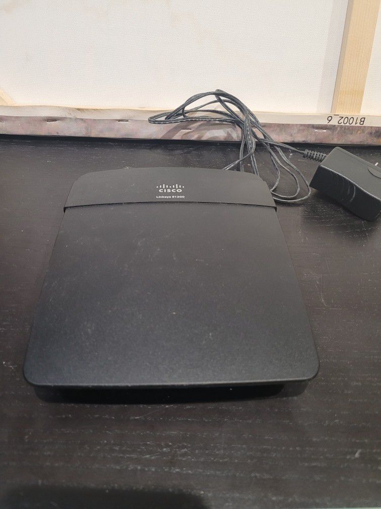 Cisco Linksys E1200 300 Mbps 4-Port 10/100 Wireless N Router

