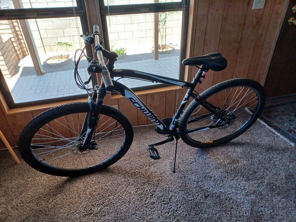 Schwinn Gleenwood Mt Bike ( 7W)
